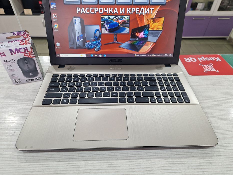 Asus (Core i3-6006u, 512 Gb SSD, 8 Gb DDR3)