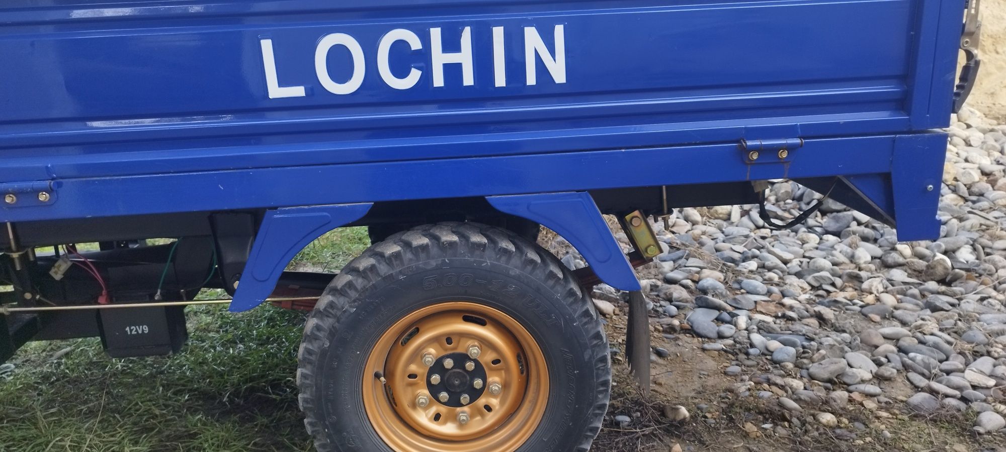 Lochin motosi tortishi zor yangiday turibdi ideal holatda
