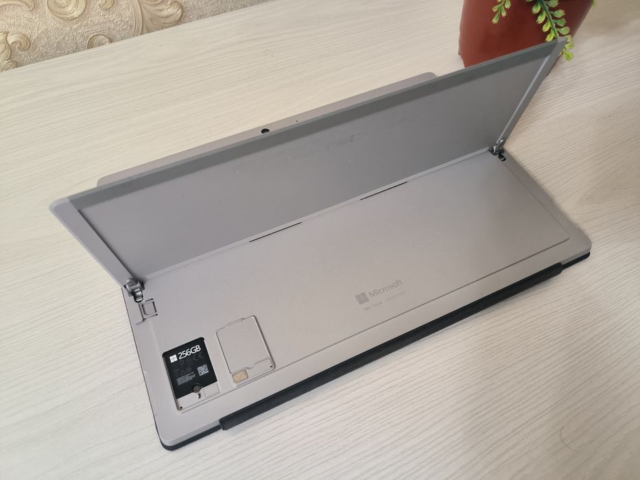 Microsoft Surface Pro 7 Plus 16GB 256GB