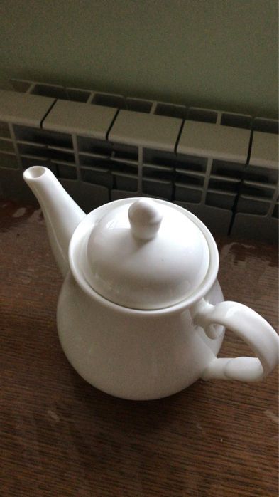 Чайник белый керамический