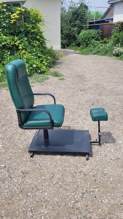 Продам педикюрное кресло зелёное б/у