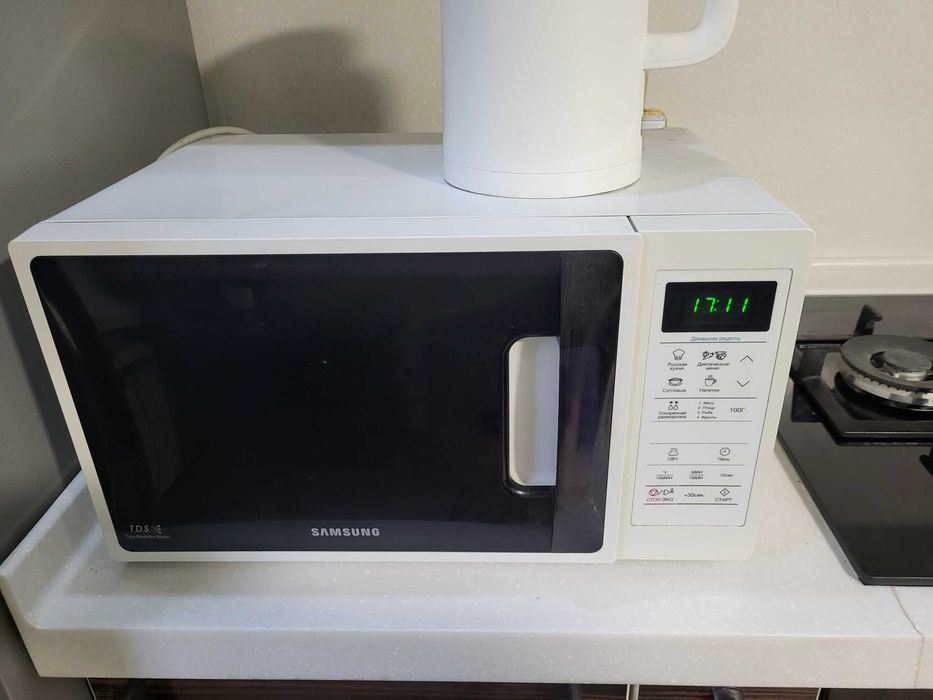 Продам микроволновку SAMSUNG ME 83 ARW