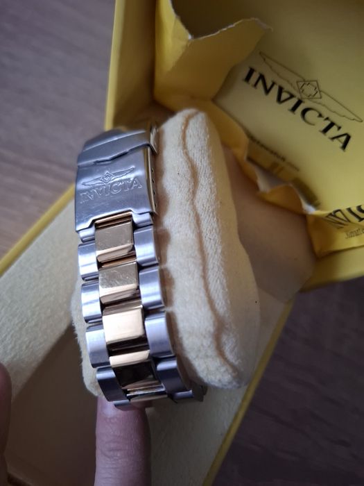 Часовник Invicta нов