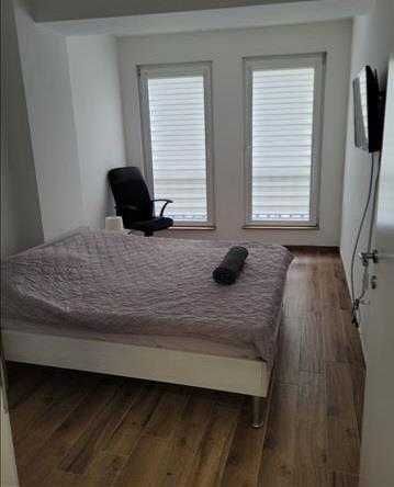 Дава се под наем Двустаен апартамент в Бургас, Зорница - 57 кв.м за 204 € - Снимка #1