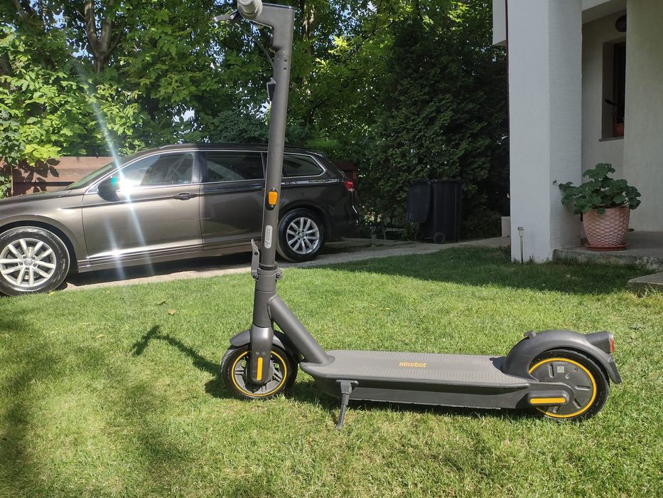 Vând trotineta electrica Isen X9 plus cu motor defect 

*)Trotinet