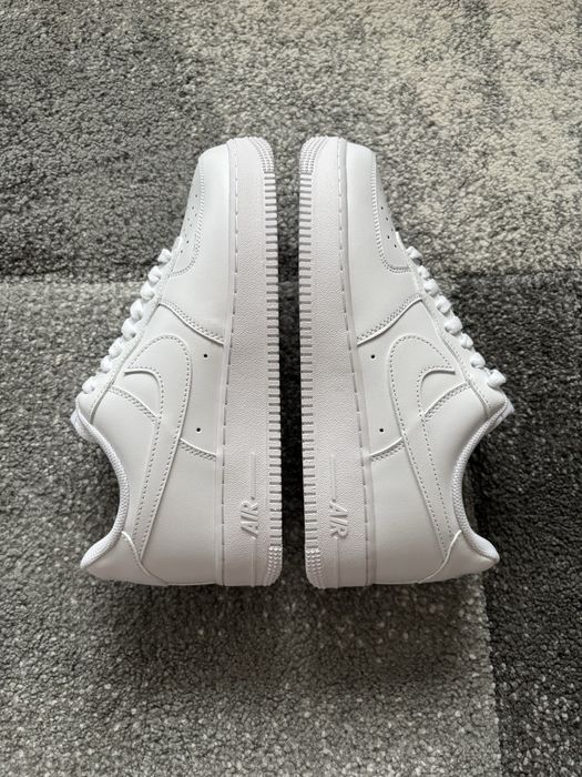 Бели Nike Air Force 1