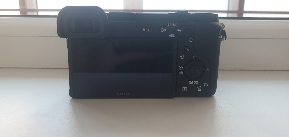 Продам новую камеру Sony a6600 и штатив Sony , карта памяти в подарок