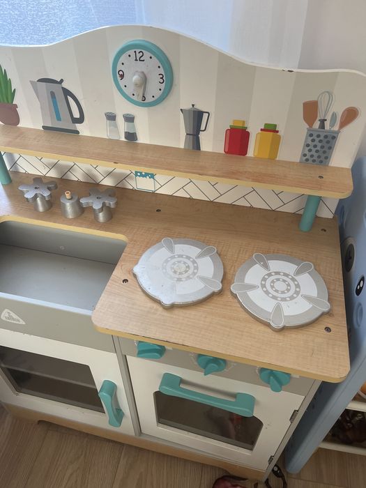 Bucatarie de lemn stil montessori