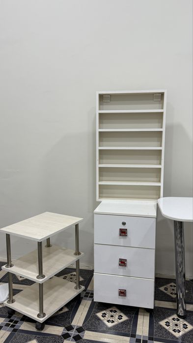 Маникюрный стол