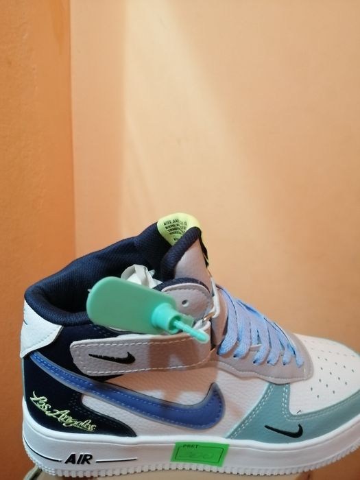 Se vinde... Mărimi diferite