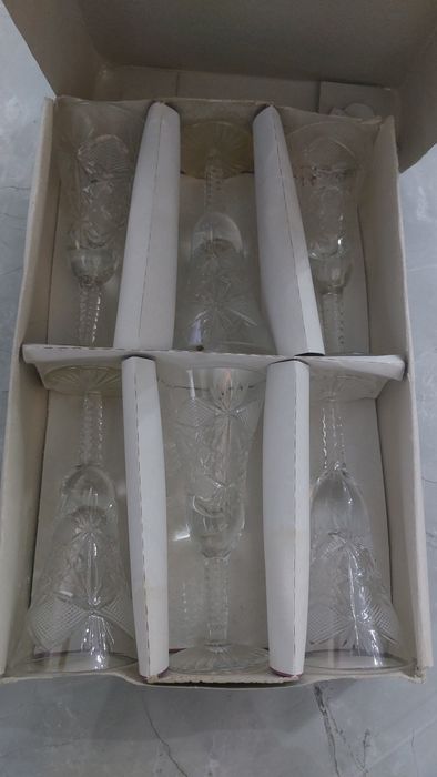 Продаю хрустальные бокалы