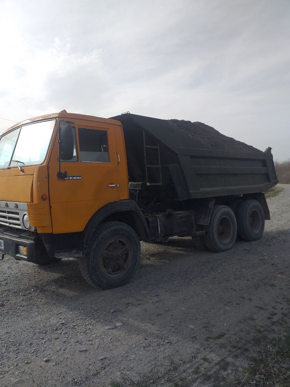 Kamaz 5511 sotiladi yili 1991 ishlab turibdi hama narsasi joyida