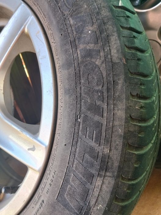 Vând cauciucuri cu jante de aluminiu