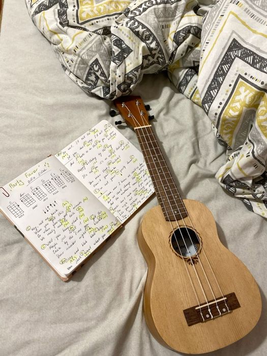 продам Укулеле(сопрано) в отличном состоянии