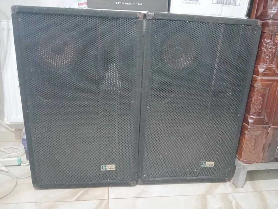 Vând urgent Boxe 15 inch pasive.