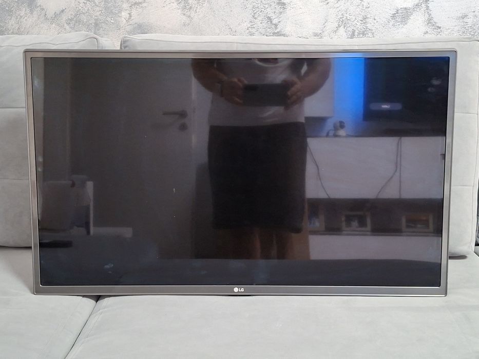 Televizor LG Led FullHD 80 cm (nu este smart)