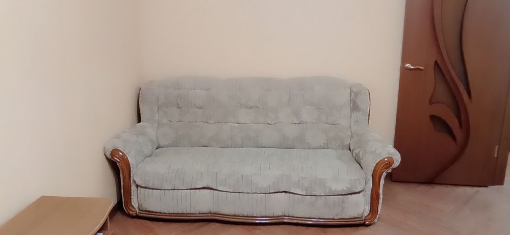 Диваны не раскладные 2  шт.