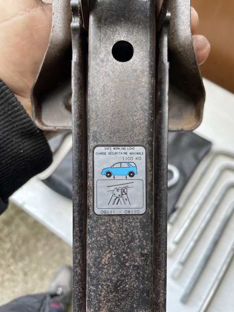 Toyota Rav4 06-10г-крик ключ кука калъшче