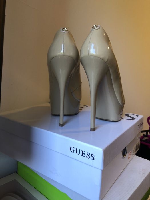 Pantofi Guess 37