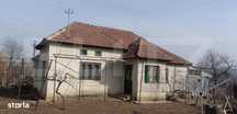 Casa cu 3 camere, bucatarie si baie, 105 mp si un teren 1900 mp, Zalau