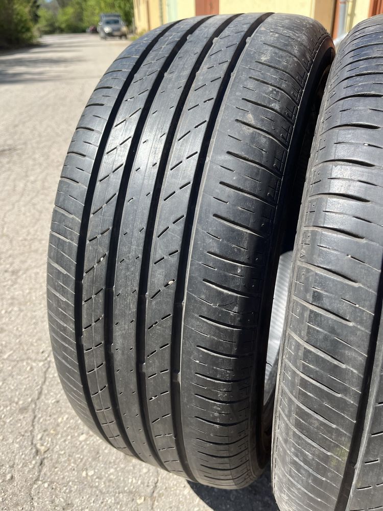 2 бр. летни гуми 215/50/17 Bridgestone DOT 0818 5,5 mm