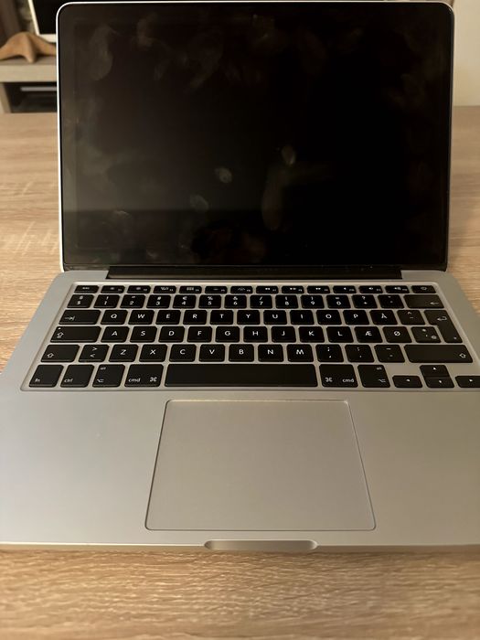 MacBook Pro 13 mid 2015 8gb ram 256 ssd DEFECT