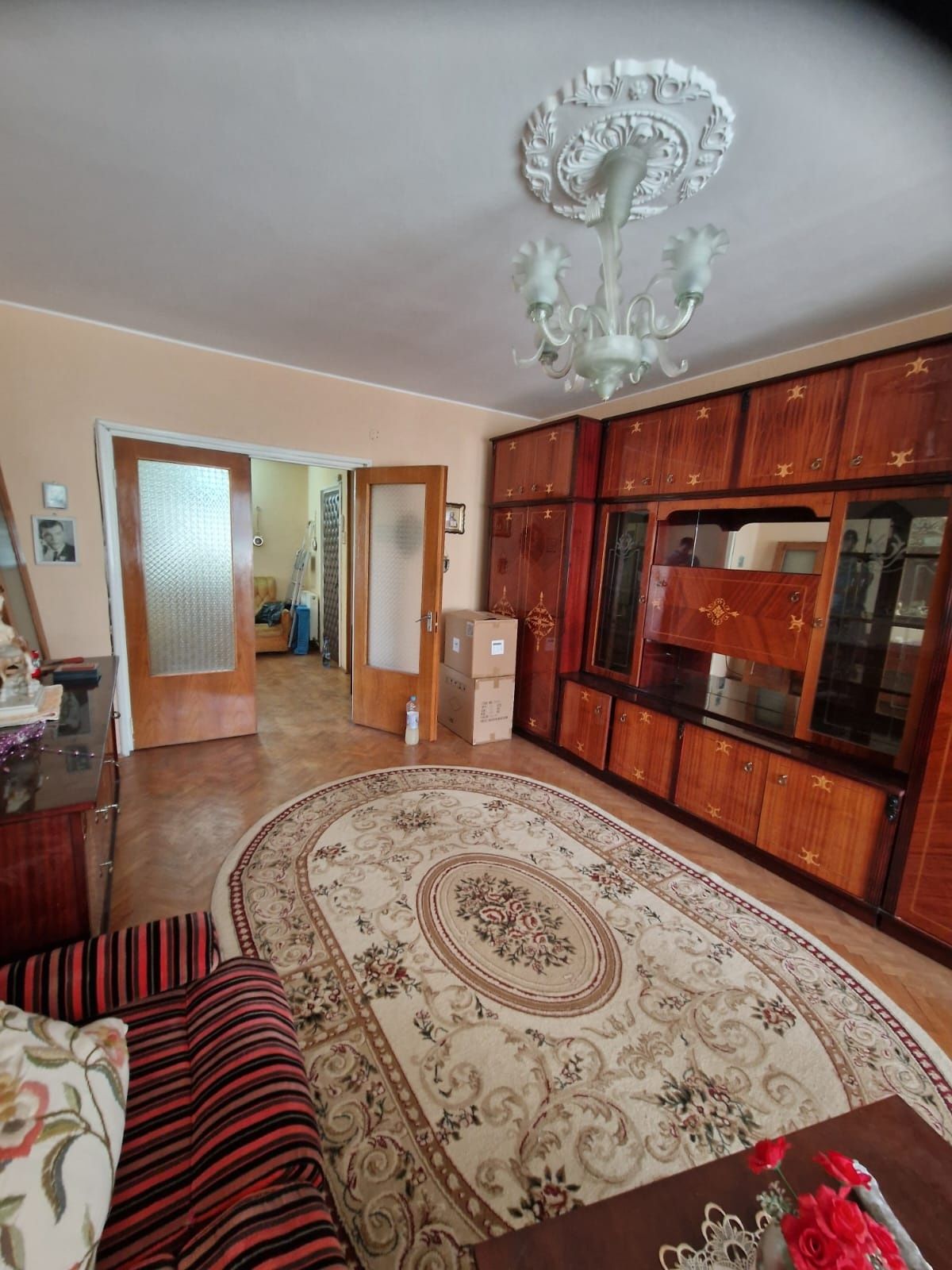 Apartament 3 camere, semidecomamdat, bld Traian, etaj 2 din 10, pf