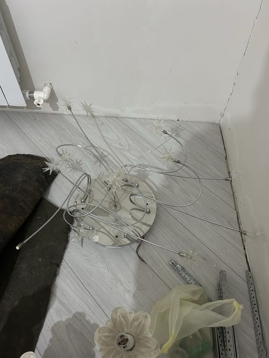 Продам  люстру..