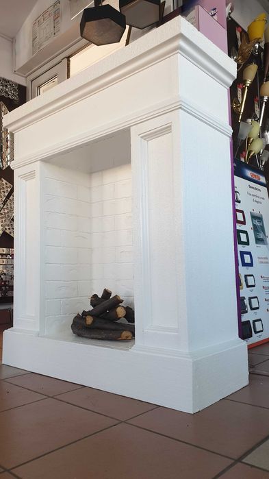 Semineu decorativ