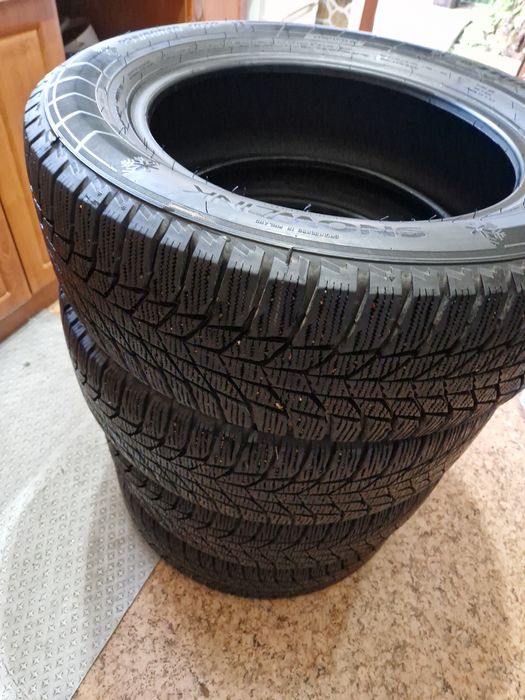 Комплект зимних шин 235/60R18