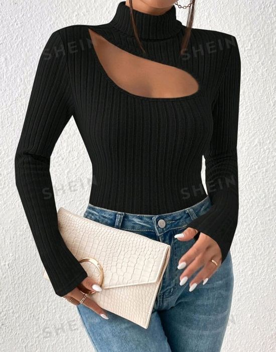 Top negru pe gât damă