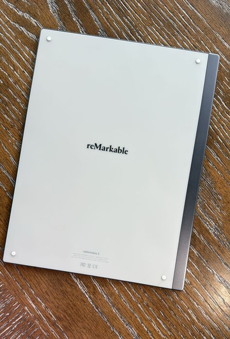 remarkable 2 cu pen si husa de piele originala