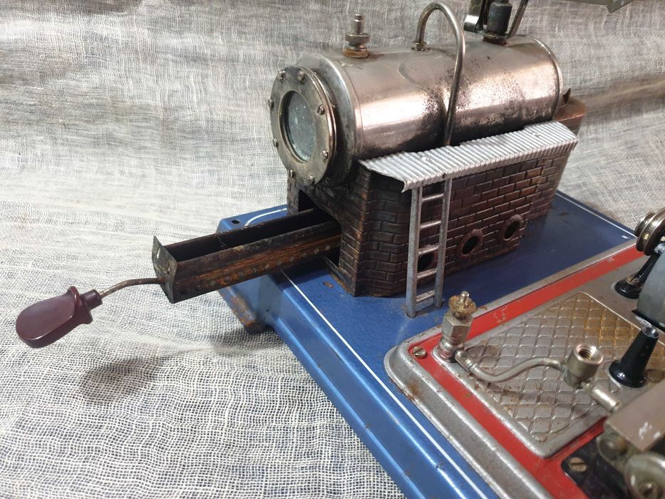 Старинни-  кръчмарска  мелница кафе и Действащ модел  на парна машина