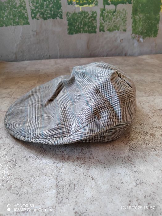 Шапки и каскети.