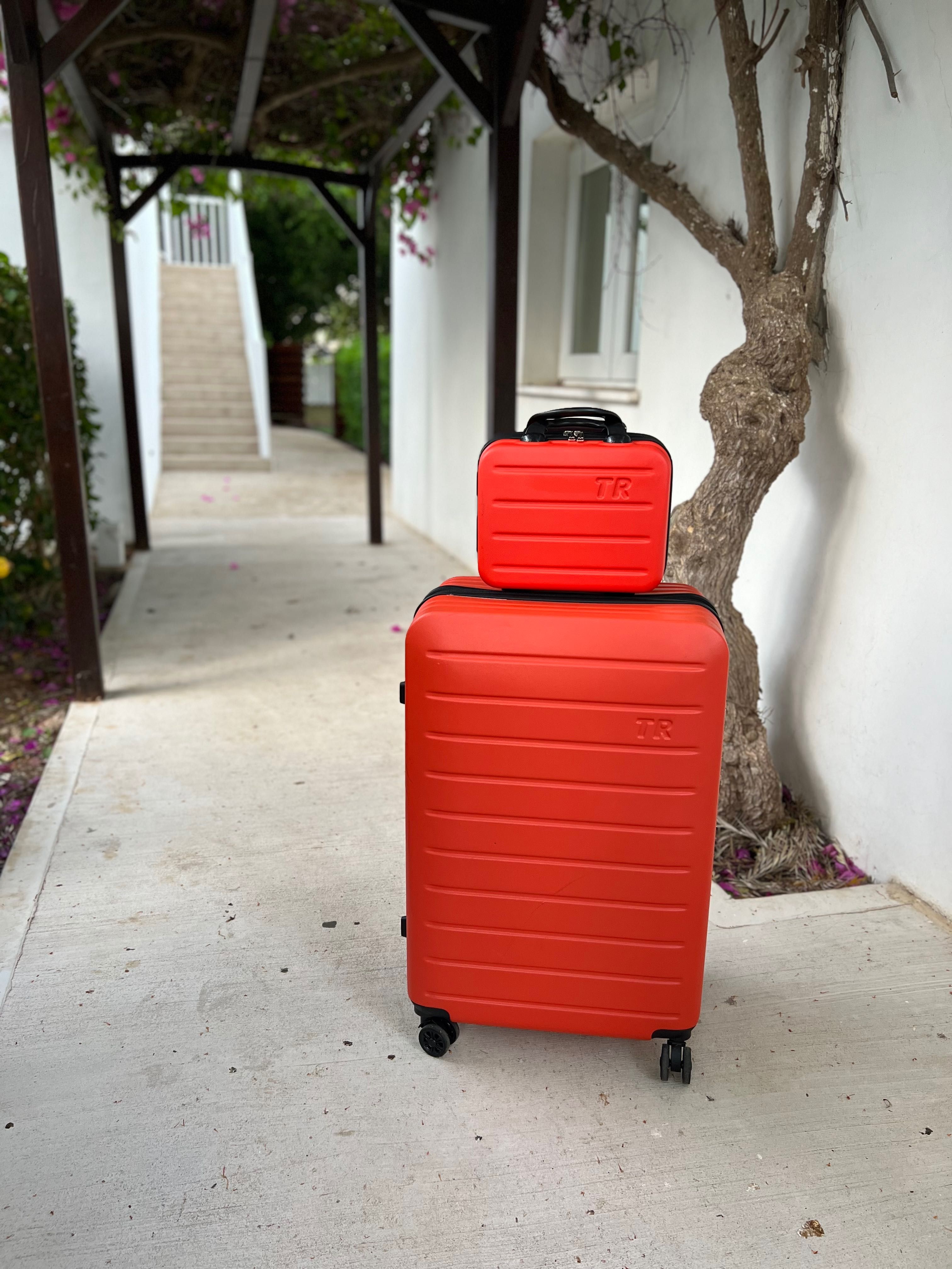 Удороустойчив голям куфар в различни цветове и размери | C разширение.