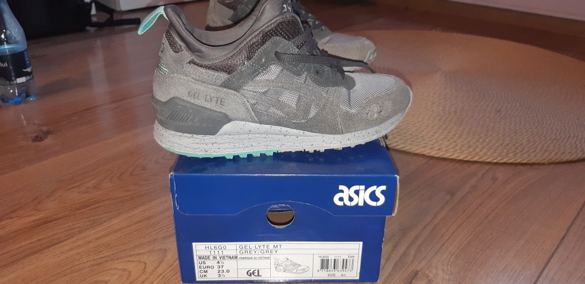 Incaltaminte asics