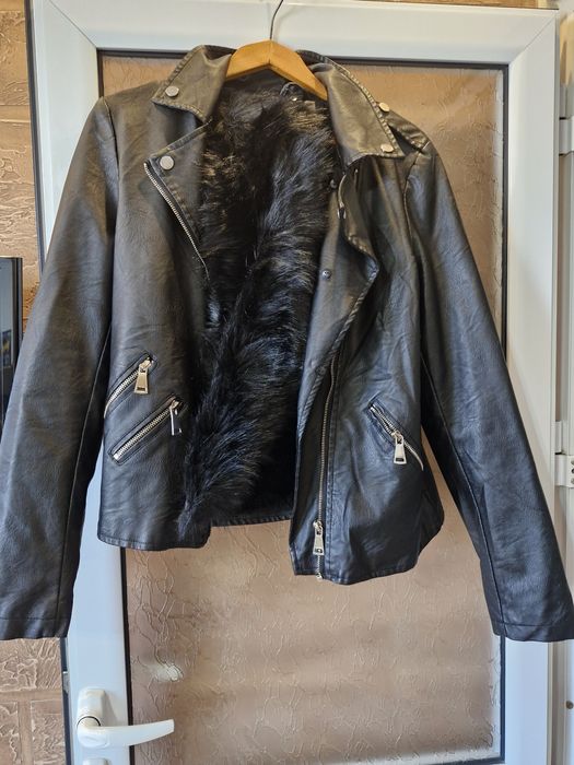 Дамско кожено яке с яка пух.