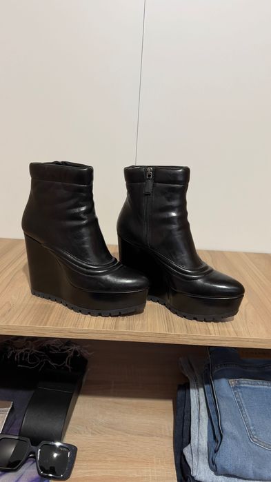 Prada кожени боти