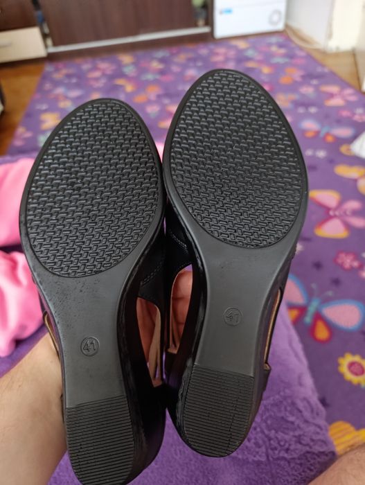 Vând doua perechi pantofi Nr 41