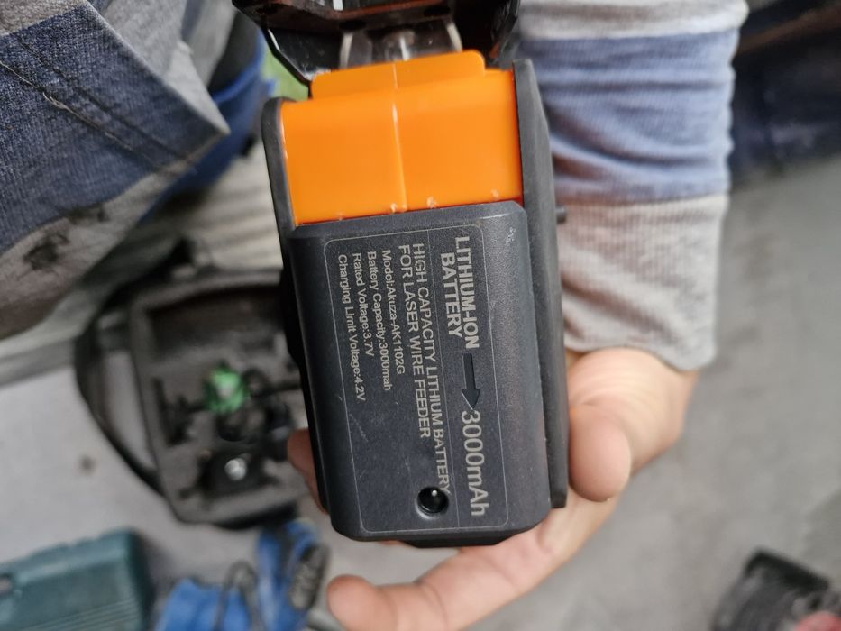 Nivelă laser 360° verde cu accesorii