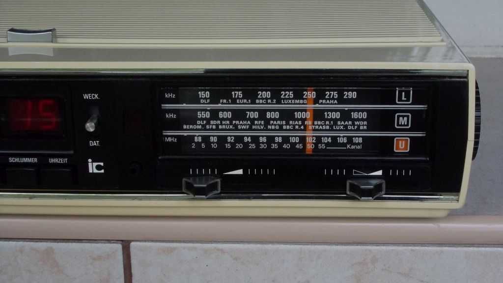 radio GRUNDIG Sono-clock 21 400 450 vintage Germany