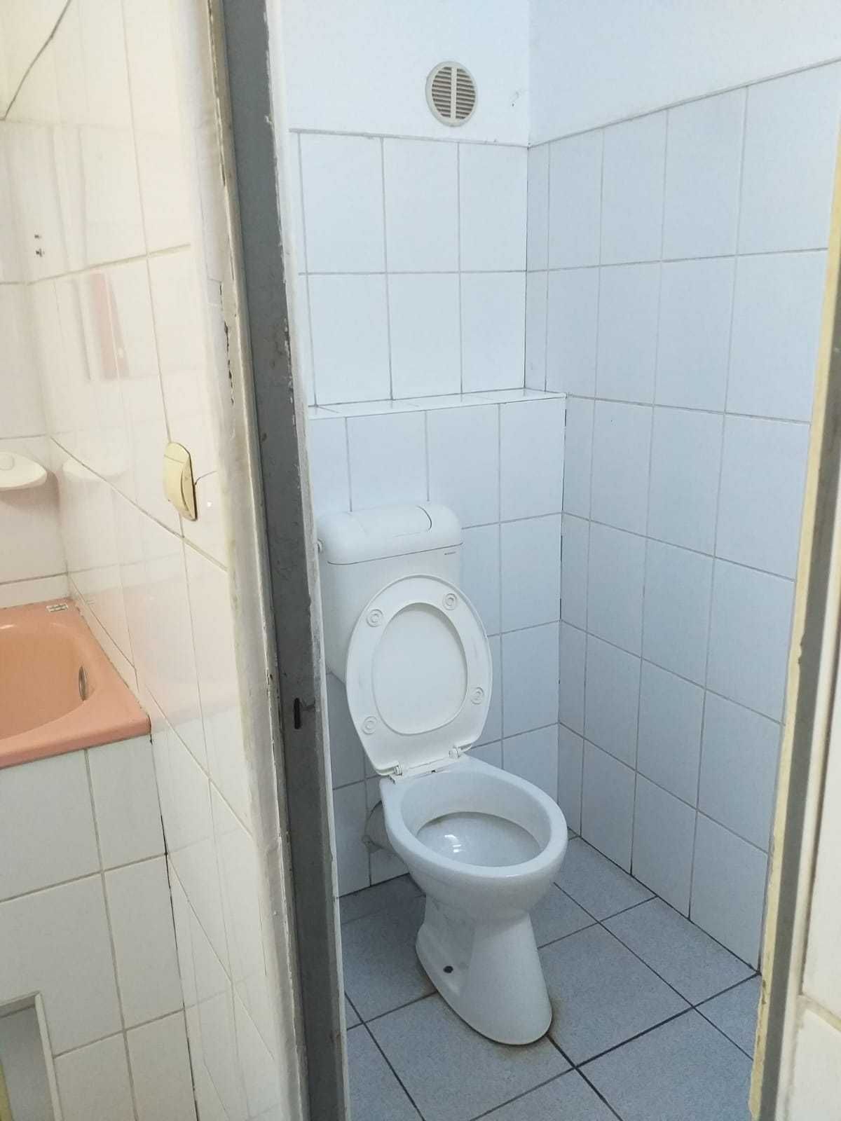 Inchiriem dormitoare pentru muncitori in camere cu patru / sase paturi