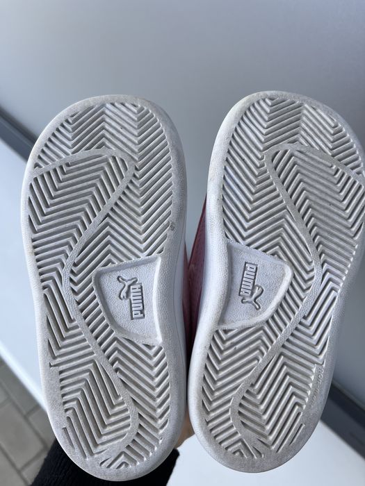 Vând adidași Puma pentru fetite marimea 23