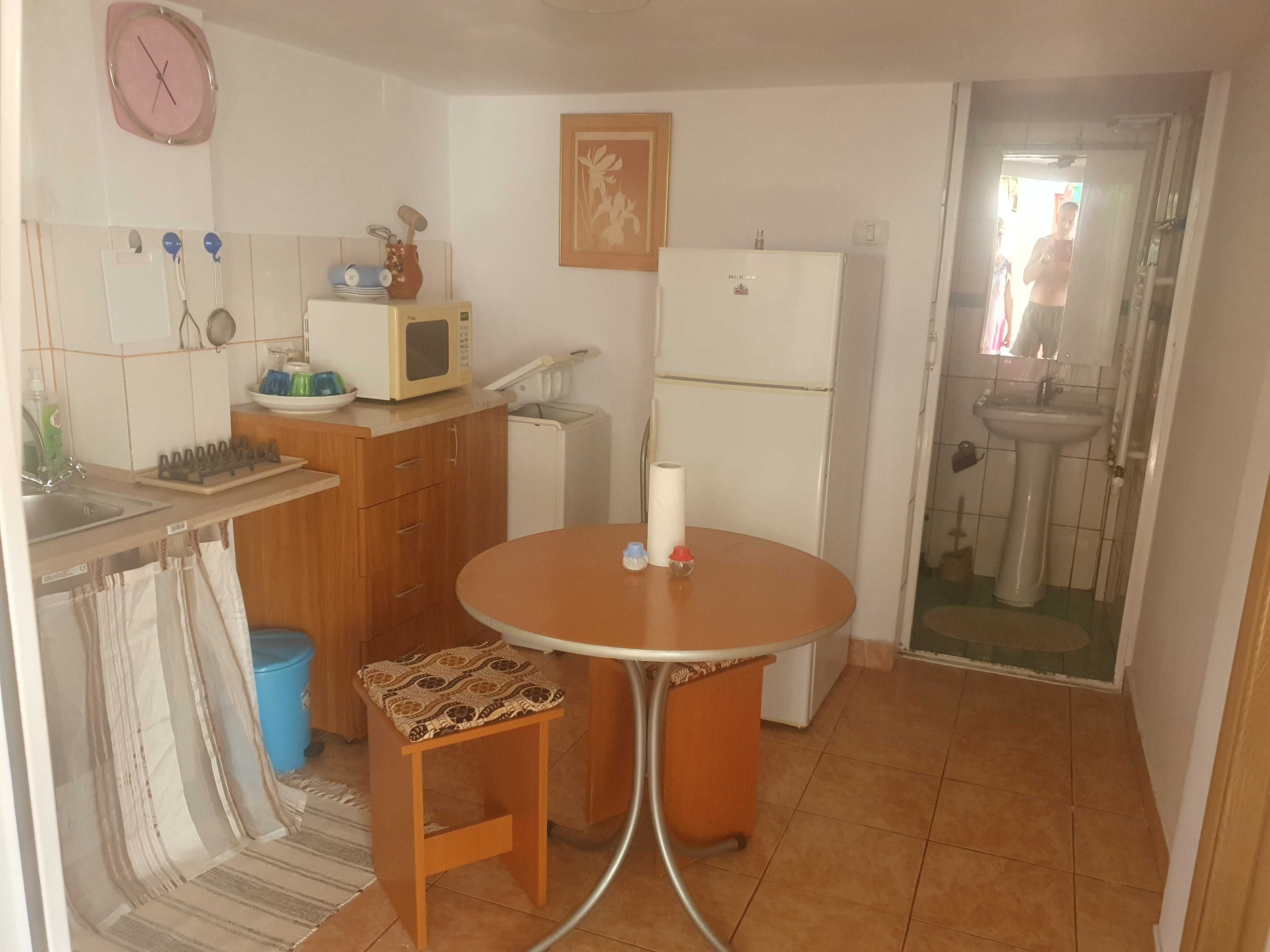 Inchiriez garsoniera Faleza Nord zona Reyna