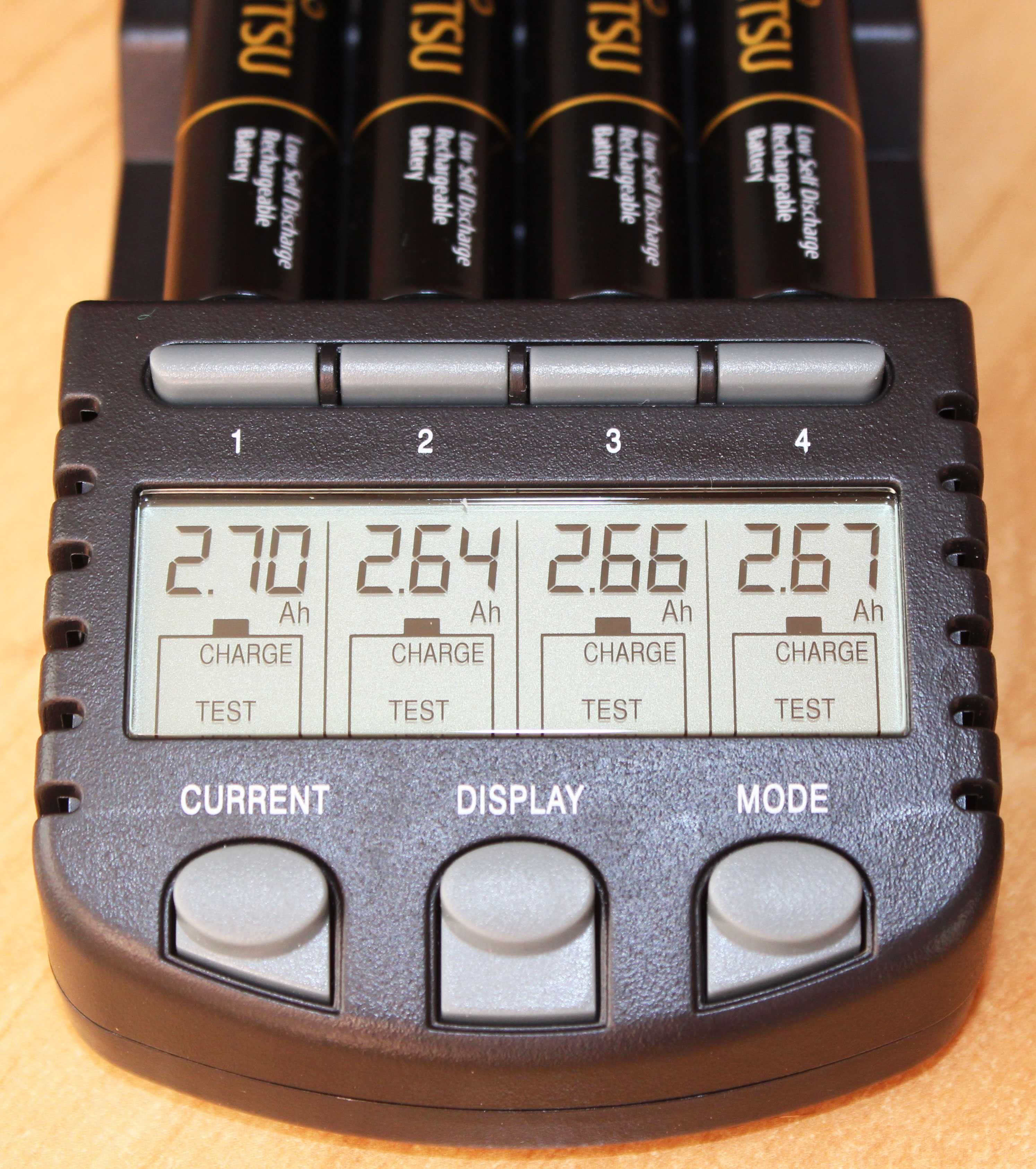 Incarcator Baterii AA si AAA Technoline BC 700 tester cu microprocesor