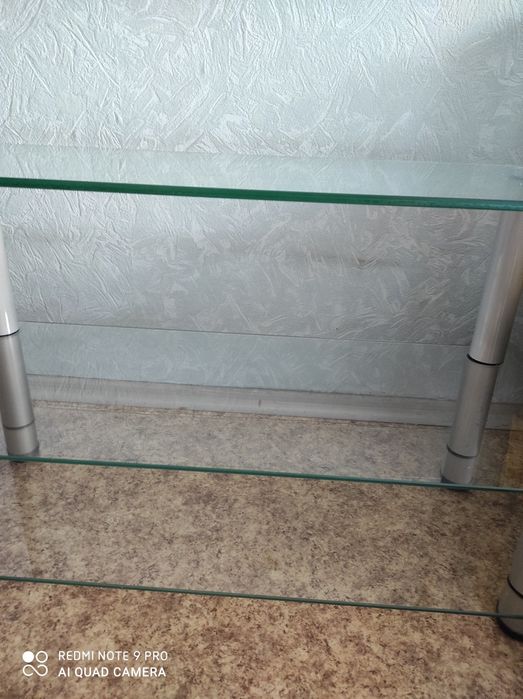 Продам стекланый тумба для ТВ