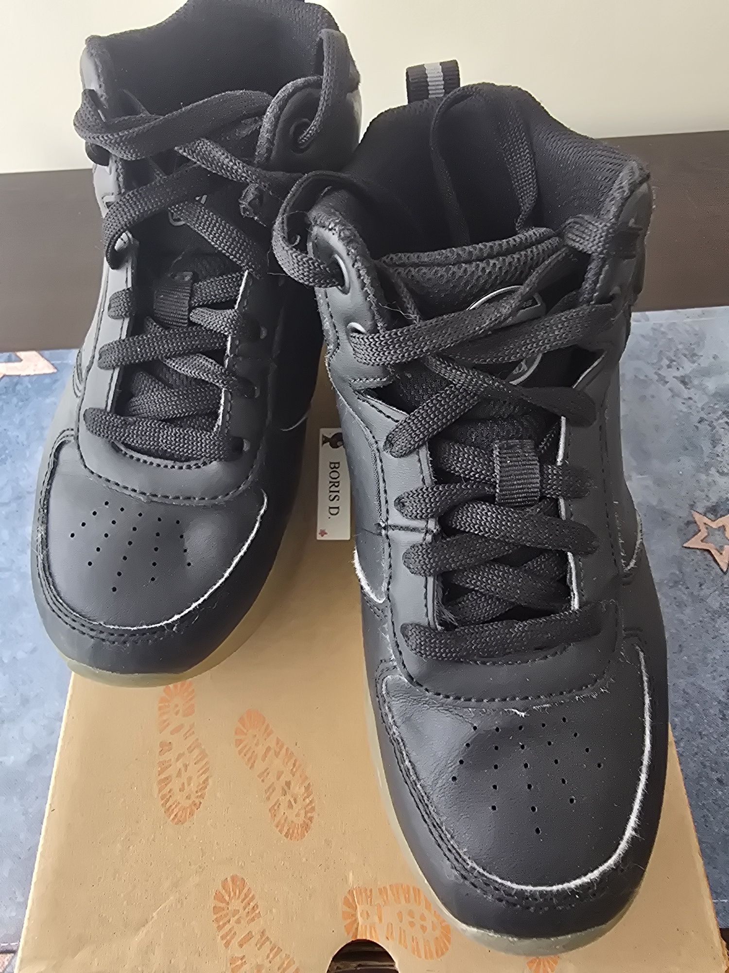 Спортни обувки Skechers светещи