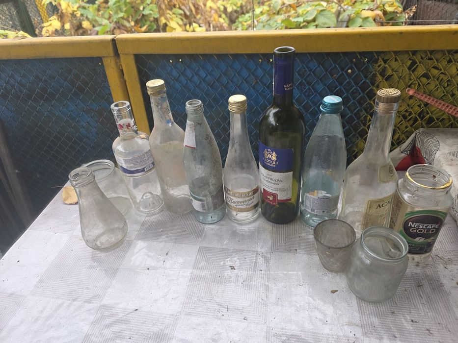 Отдам бутылки разные