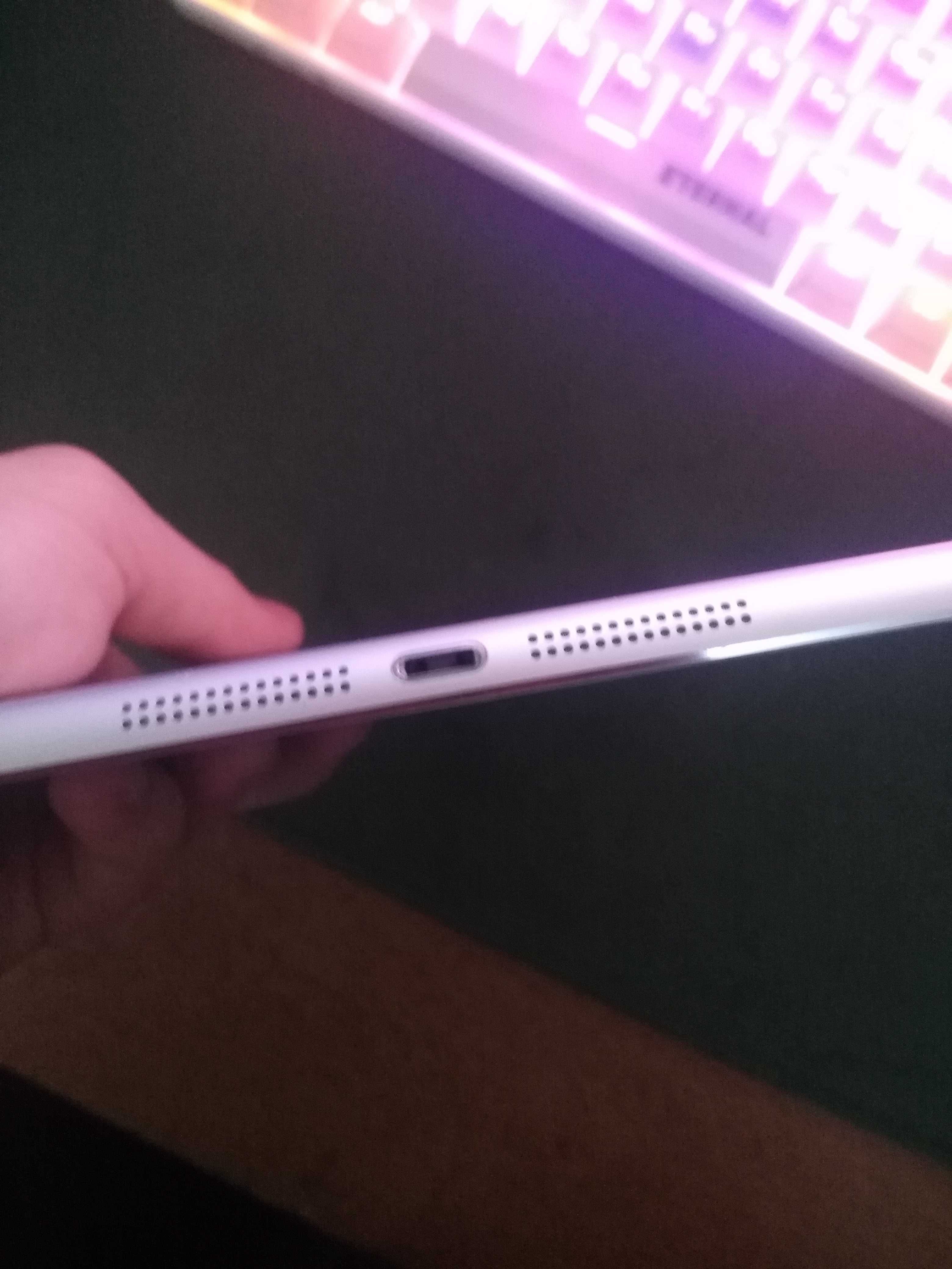 Планшет Apple iPad mini 64Gb Wi-Fi + Cellular MD545RS/A 7.9 белый