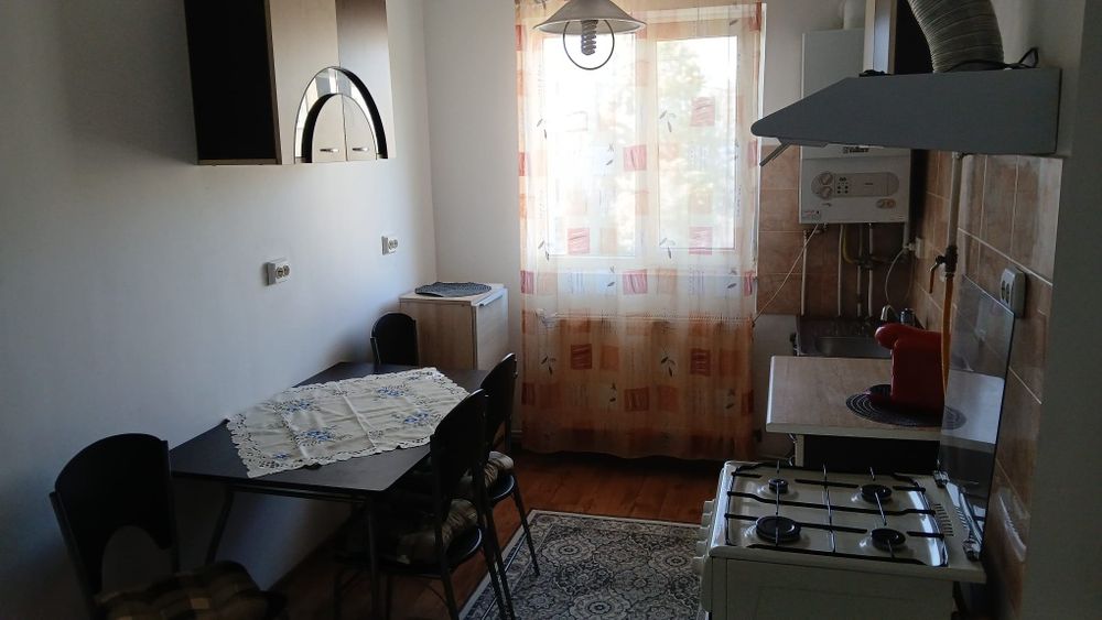 Persoană fizică închiriez apartament cu doua camere ,in deva